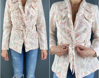 Vintage 70s 80s blazer,floral pink wrap style blazer with a belt, feminine pastel boho elegant delicate lightweight floral blazer jacket