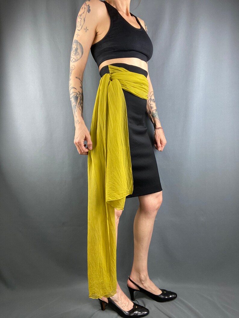 Vintage Dolce /& Gabbana skirt,black elegant pencil skirt,stretch fabric designer novelty silk black green high waist skirt,made in Italy