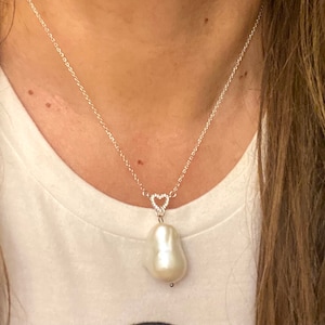 Large Baroque Pearl Pendant Necklace: 925 Silver Heart Chain