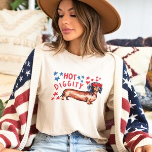 Camiseta de perro salchicha Hot Diggity con colores patrióticos y cómodos, regalo del 4 de julio, para mamá perro salchicha, camiseta para perro salchicha, amante de los perros salchicha, talla grande