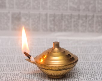 Handcrafted Brass Oil Lamp Separate Lid free 100 Wicks for Meditation Buddha Worship Pray