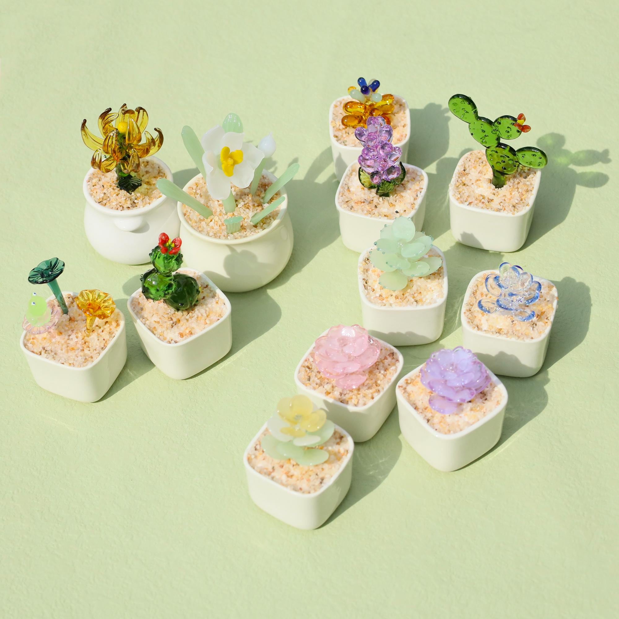 ガラス製の多肉植物の鉢植え、手作りのガラスの花、サボテン好き