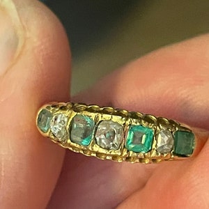 VICTORIAN 18k Antique ~Petite~ Emerald & Old Mine Cut Diamond Ring form UK, 19th Century - *R*A*R*E* and Collectable!