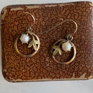 ANTIQUE 10k Gold Victorian UNIQUE Leaf Motif dangling earrings with pearls