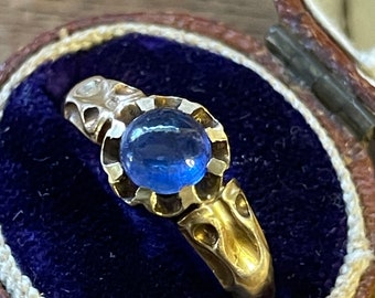 U*N*I*Q*U*E*  Victorian ANTIQUE 18k gold Sapphire Cabochon Ring