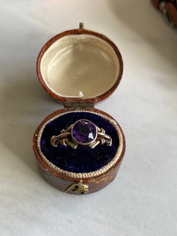 Victorian 9k Gold Genuine Purple AMETHYST Ring, Fe