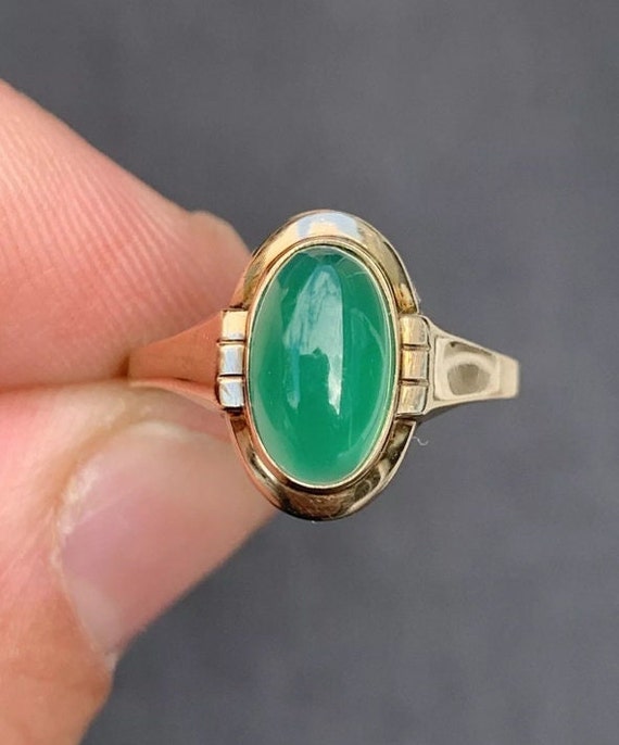 LOVELY Vintage 9k yellow gold CHALCEDONY Ring