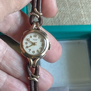 RARE! Simple & Elegant Solid 9k Gold Vintage MID-CENTURY 1960&#39;s Tissot Watch - Runs Perfectly!!