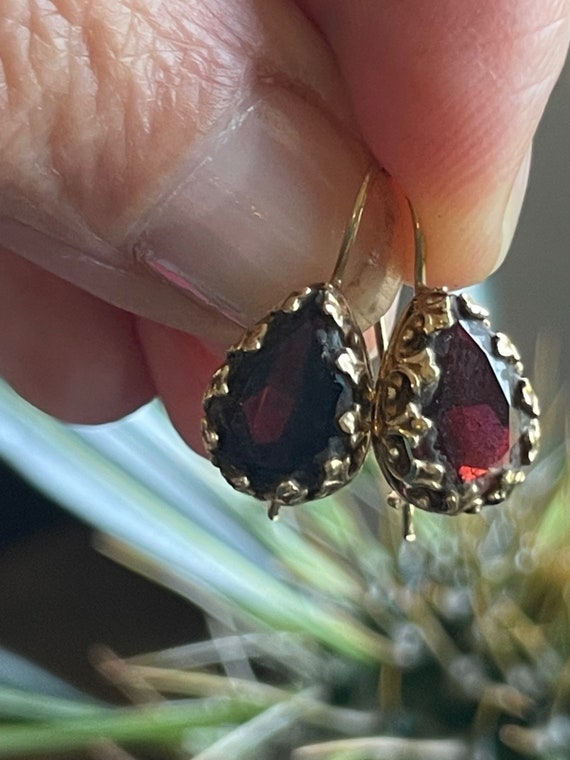 Vintage 14k Gold Garnet Teardrop shaped Cabochons 