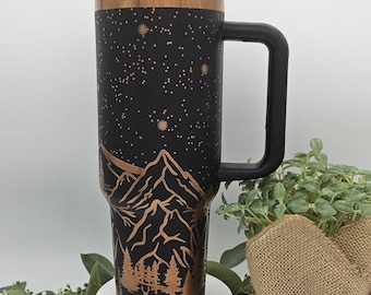Bicchiere da montagna inciso: scena di notte stellata, tazza personalizzata da 40 once