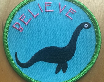 Broderad lapp med Believe Nessie