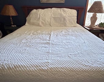 Vintage Krone Handwerk Matelasse Tagesdecke & Kissenbezüge Ivory Weiß Ausgebogtes Blatt und Sonnenblume Floral USA Queen Schön!
