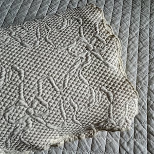 Vintage Shavel Matelasse Coverlet & Sham Cream Bows Ribbon Scalloped Edges Portugal TWIN Bed