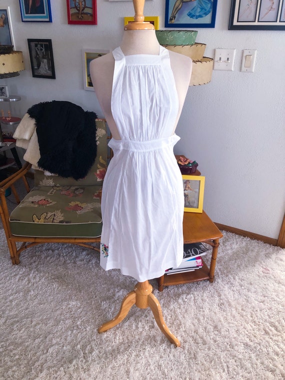 1940s Apron / 40s embroidered linen apron dress