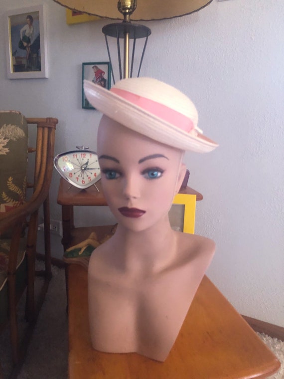 1940s Hat / 40s off-white tilt hat with pink ribb