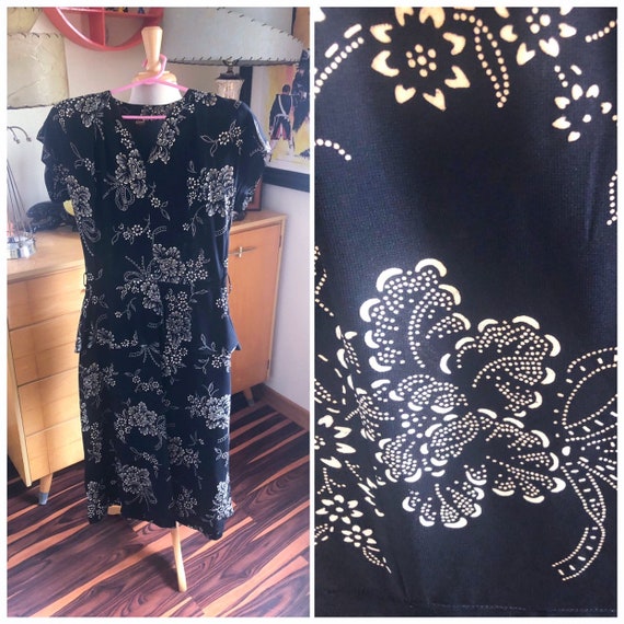 1940s Peplum Dress / 40s Floral Novelty Print Dres