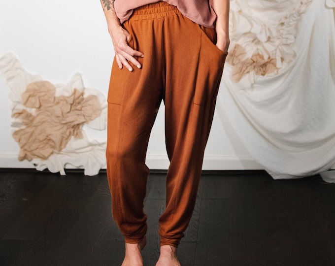 Cozy FLAUSCHI Pump Pants / Unisex / Burgundy Orange 