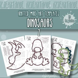 Puede incluir: Tres plantillas de papel para arte de alambre tejido, con diseños de dinosaurios. Las plantillas son en blanco y negro, con un dinosaurio de alambre tejido verde en primer plano. El texto "DINOSAURS 2" se muestra de forma destacada.