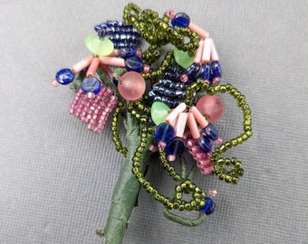 Broche de flores con cuentas a mano ~ Azul - Verde - Broche con cuentas de semillas rosas ~ Broche de ramo de flores único