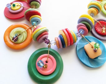 Collar de botones coloridos ~ Collar de botones escandalosos ~ Collar de botones divertidos y coloridos y atrevidos
