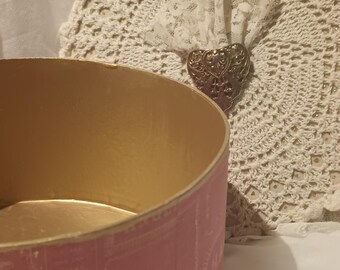 container pink  Victorian decor