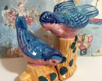 Vintage Bluebirds On A Tree Stump or Log Salt and Pepper Shakers Antique Collectible Figurines