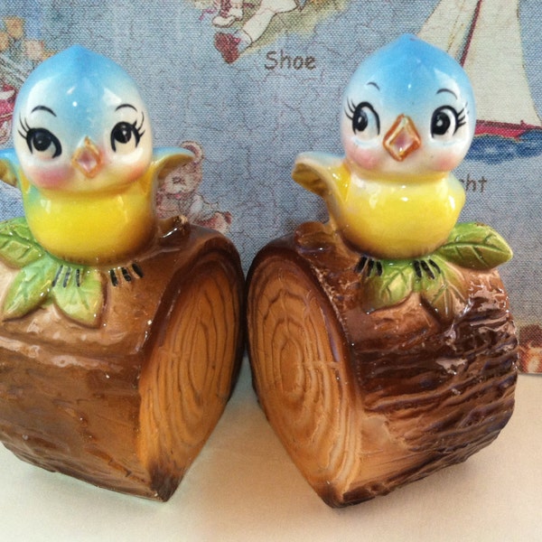 VERY RARE Vintage Bluebirds On A Tree Branch Log Salt and Pepper Shakers Antique Collectible Figurines