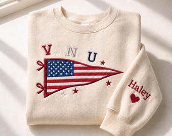 Benutzerdefinierte Universität USA Flagge Lehrer Sweatshirt, Wimpel gestickt Ärmel Name Zurück in der Schule, Geschenk für Mitarbeiter, Patriotische USA Rundhalsausschnitt