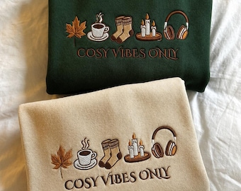 Cozy Vibes Only Besticktes Sweatshirt, Herbstästhetik Rundhalsausschnitt, Herbstkaffee-Pullover, Geschenk für Buchliebhaber, Kuscheliges Saison-Pullover
