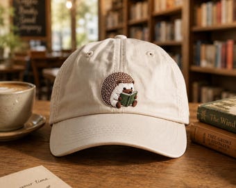 Igel-Lesebuch bestickter Hut, süße Buchliebhaberkappe, Bibliotheksästhetik-Baseballkappe, gemütliches Lesergeschenk, Tierstickerei-Vaterhut