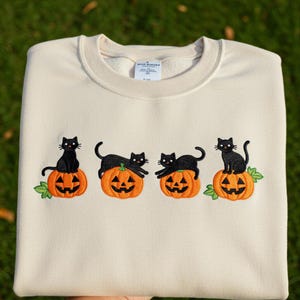 Embroidered Halloween Black Cat Sweatshirt: Spooky Fall Crewneck