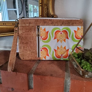 Cartera de mano con cremallera y diseño de flor de loto naranja