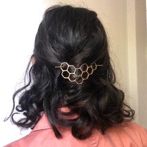 Handmade Large Brass Honeycomb Handmade Hair Bun Slide Pin with Dangling Bee Hair Twist Bun Pin 画像 3