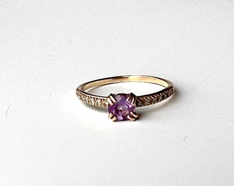 Anillo de compromiso Montana Amethyst Gum Drop 14k amarillo con diamantes pequeños y anillo de compromiso de cuarzo Arkansas rosa o diamante azul de 5 mm