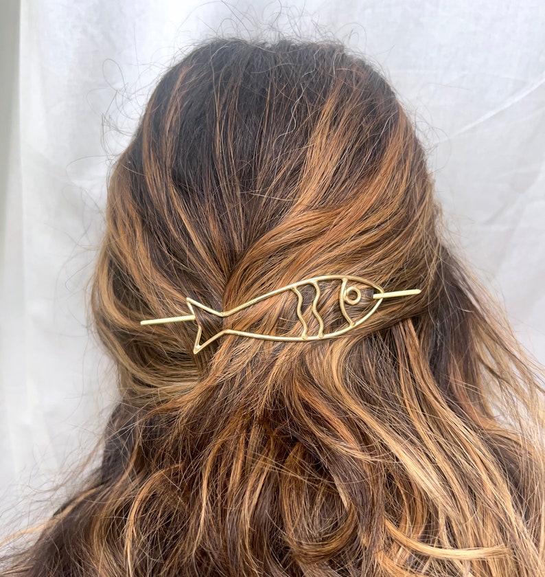 Barrette sardine faite main en épingle à cheveux, barrette poisson en laiton image 1