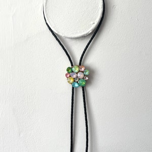 Bolo Maximalista - Arco-íris Cristal bolo mosaico glamouroso colorido feito à mão único bolo strass cowboy ocidental glam cowboy carter