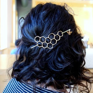 Handmade Large Brass Honeycomb Handmade Hair Bun Slide Pin with Dangling Bee Hair Twist Bun Pin 画像 1