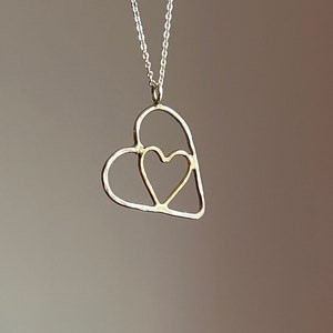 ハンドメイドの「I Carry Your Heart with Me」ペンダント、2つのハート、シルバーとゴールドのハートネックレス、バレンタインデー、14Kゴールドとスターリングシルバー