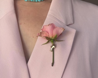Broche de solapa con forma de mano en plata esterlina – Sosteniendo flores Boutonnière