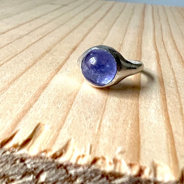 Anillo de sello de tanzanita hecho a mano en plata de ley