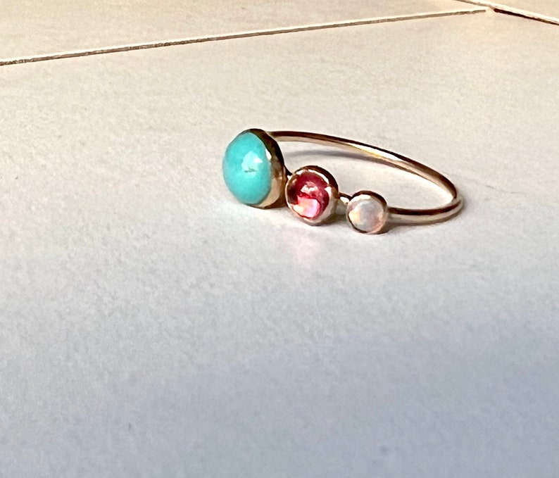 Bague boucle d'or trois pierres faite main avec turquoise, tourmaline et opale australienne image 1