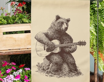 Bär, der Gitarre-Yard-Flagge spielt, sanfter Braunbär-Dekor im Freien, cremefarbene und braune freundliche Gartenbanner, Bär und Akkustikgitarre-Gartenfahne