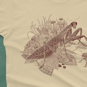 Praying Mantis Shirt Men's insect T-shirt Screen Printed Shirt Praying Mantis Beetle Animal Tshirt Cream