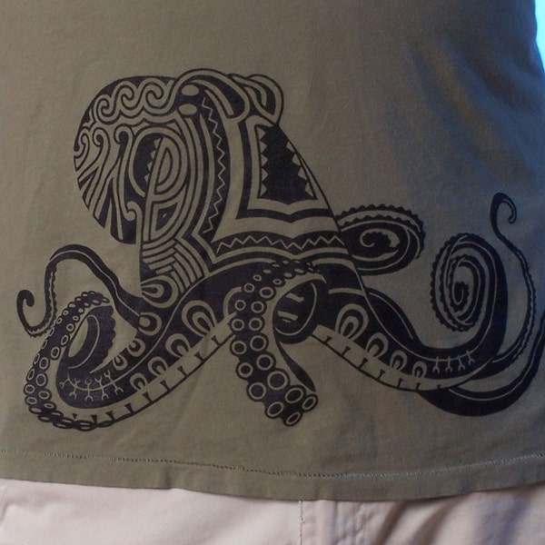 L Tattoo Octopus T-shirt on Moss ..... Men's Large tee