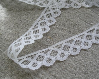 Vintage White Lace Trim Vintage Heart Lace 1" BTY