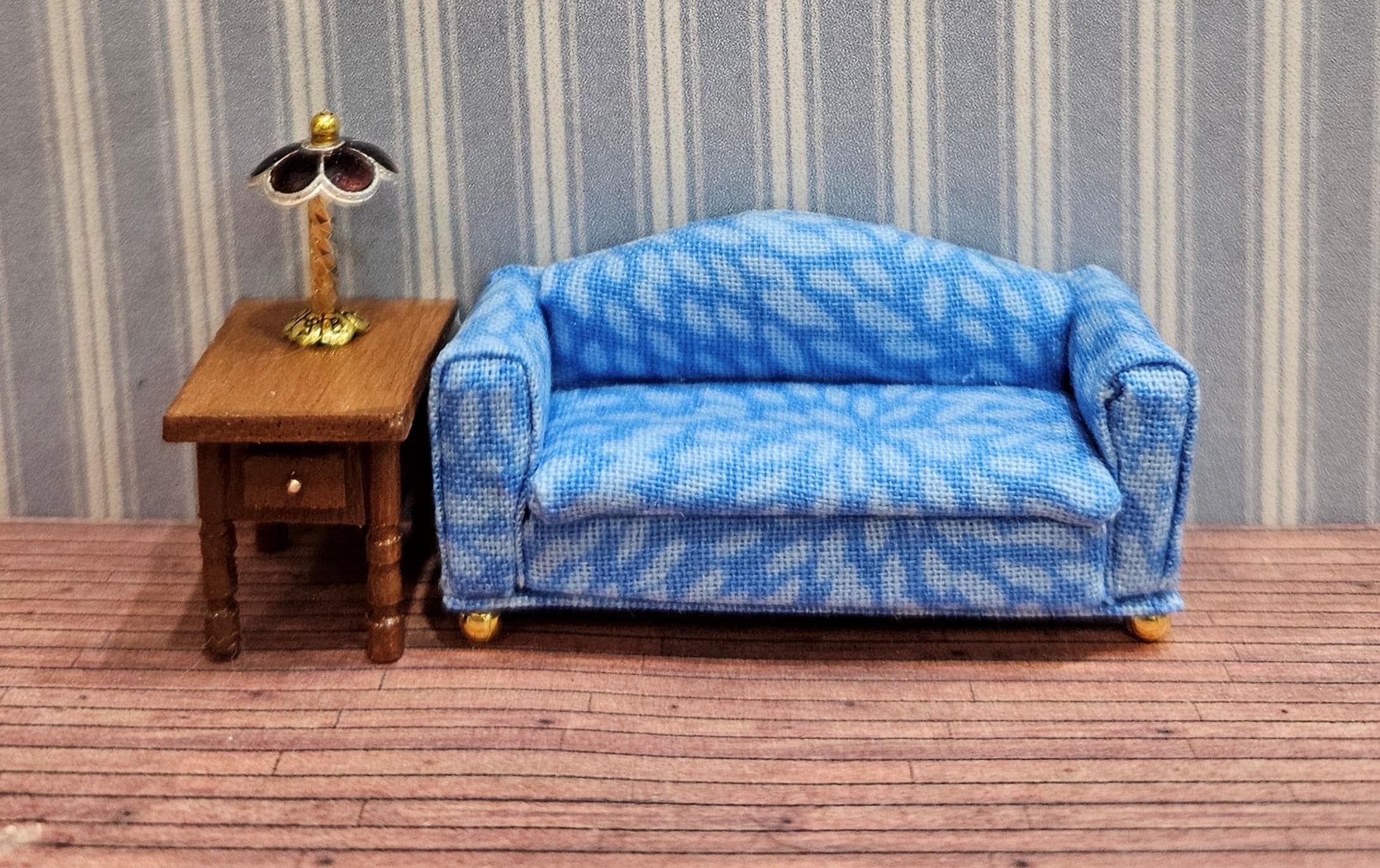 1:48 Quarter Scale Dollhouse Miniature Blue and White Sofa