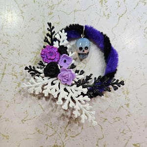 1:12 Scale Miniature Dollhouse Halloween Wreath with Skull Charm