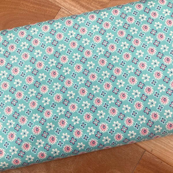 Riley Blake, Piece & Plenty de Lori Holt, Sea Glass Blossom, C15873, tela 100 % algodón para acolchado