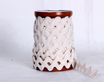 Riley Blake Designs, Large 5/8" Latte Vintage Ric Rac Trim by Lori Holt of Bee In My Bonnet