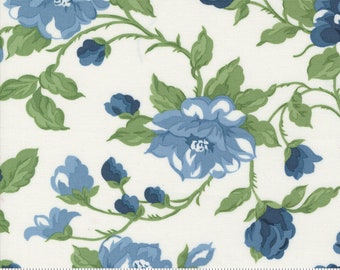 Moda Fabrics, Shoreline de Camille Roskelley, flores grandes de color azul mediano sobre blanco roto, 55300-11, tela de algodón 100% acolchado
